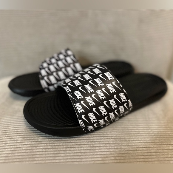 Nike Black and White Logo Slide Sandals size 11 - Picture 1 of 5